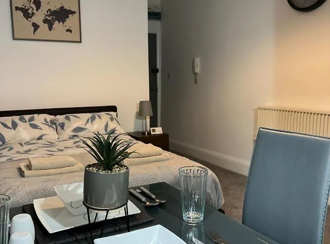 Apt 3. Private Studio In Moseley, Birmingham