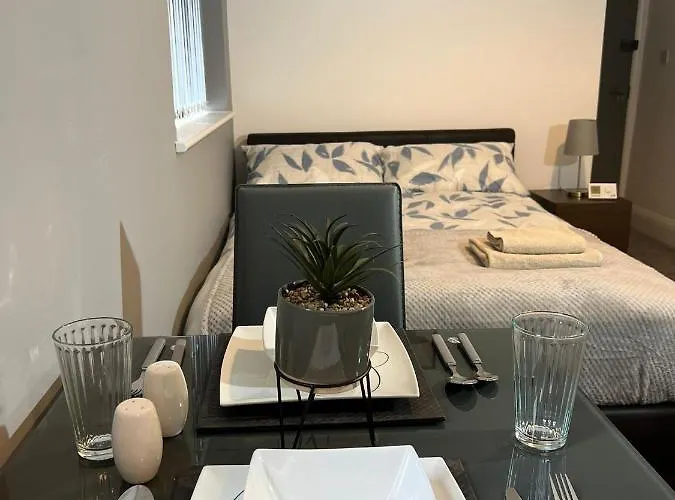 Apt 3. Private Studio In Moseley, Birmingham