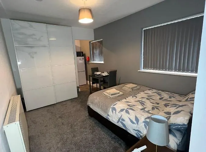 Apt 3. Private Studio In Moseley, Birmingham
